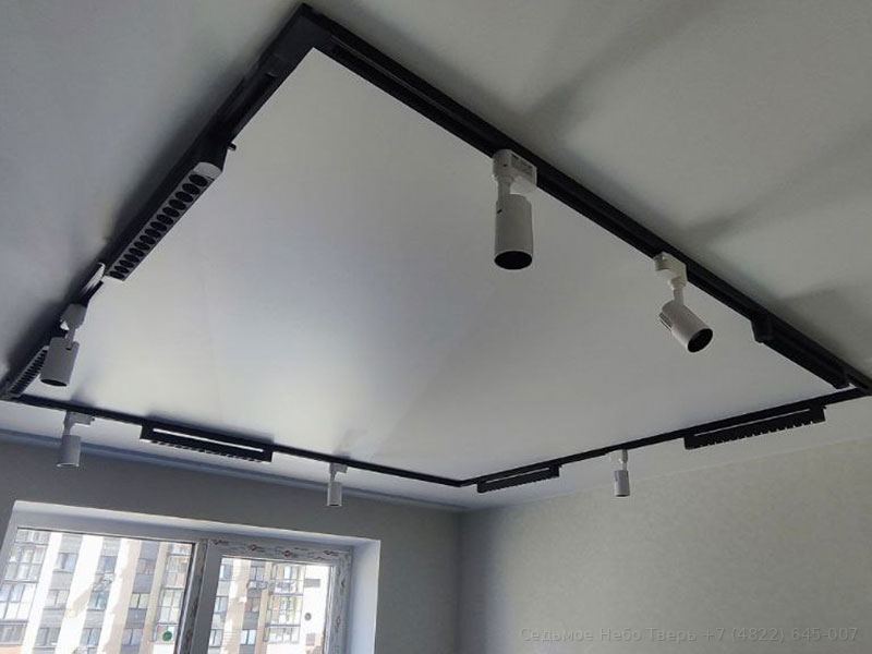 Черный трековый шинопровод